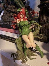Poison Ivy Figurine DC Universe Comic Book He...