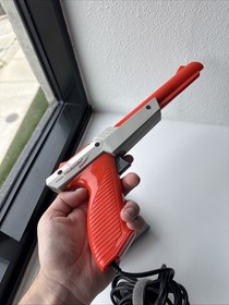 Super Mario Duck Hunt Authentic Nintendo NES Game & Zapper Light Gun Bundle