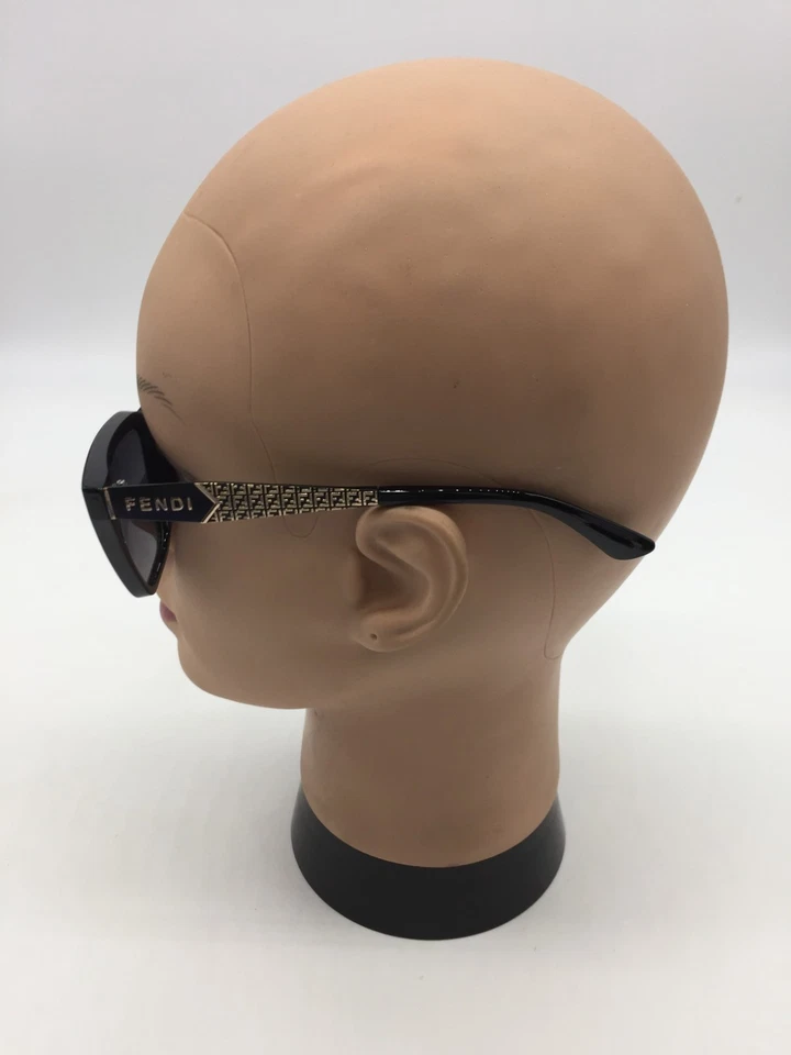 Женские дизайнерские солнцезащитные очки Fendi в черной оправе с полным ободком с серыми линзами 55-18-143 - Изображение 4 из 4