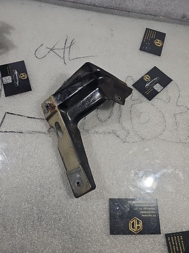 VW Golf 4 Halterung Kotflügel  Vorne  links  1J0821135 Stosstangehalter Halter