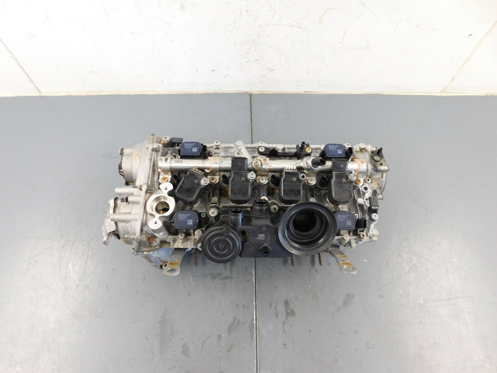 2019 20 Lamborghini URUS Urus  4.0L Left Cylinder Head / Cams  #1064 i5