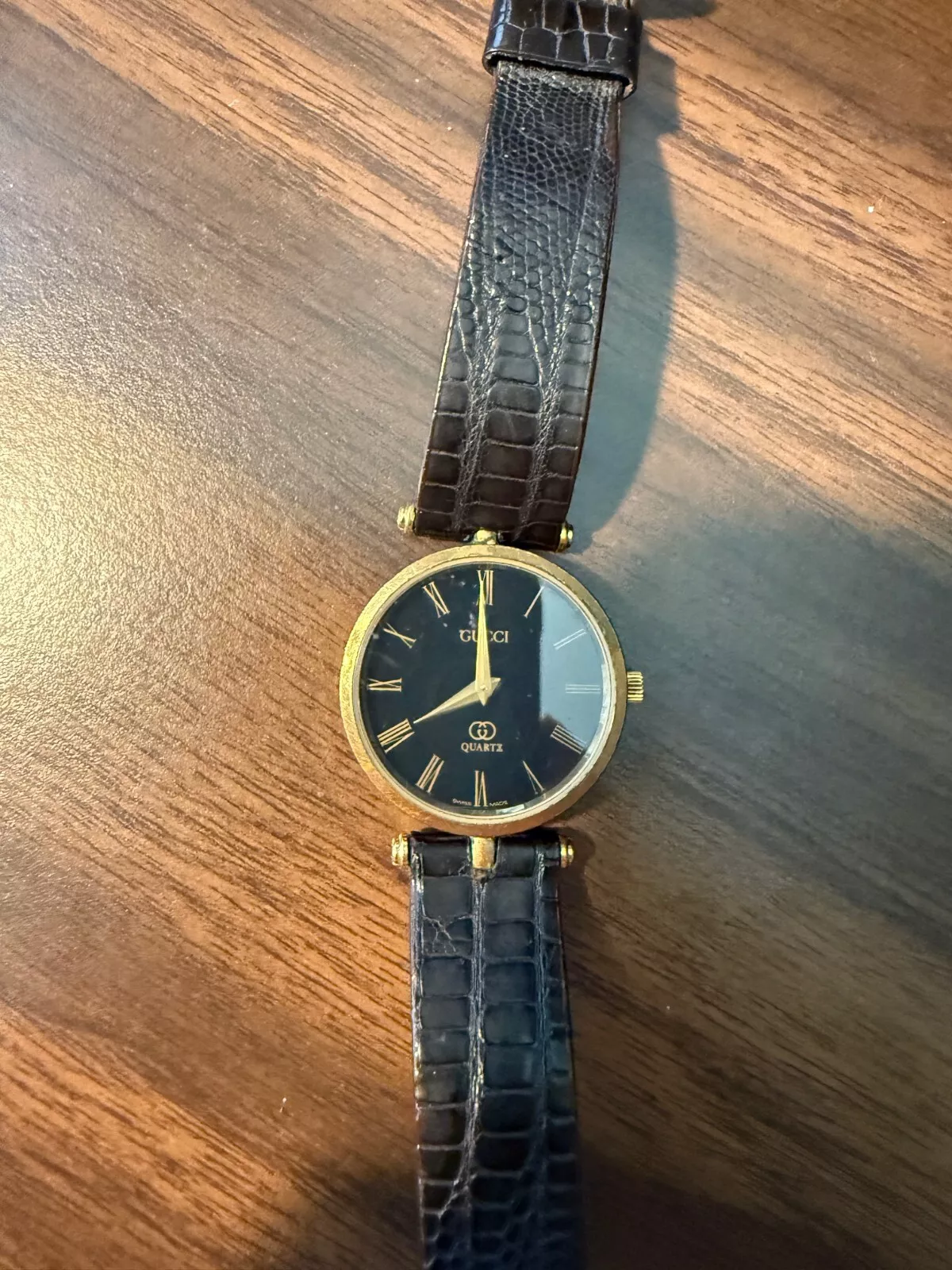 Montre Gucci Sherry Line homme ronde fabrication suisse quartz or 30 mm vintage besoin chauve souris