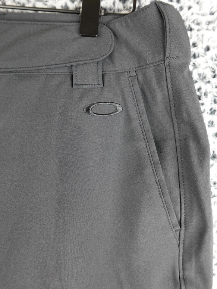 Pantalones cortos Oakley Golf negros con bolsillos delanteros para mujer talla 6 Foto 3 de 4