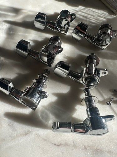 TUNERS Chrome 6 In Line DIE CAST Sealed. - Picture 6 of 6