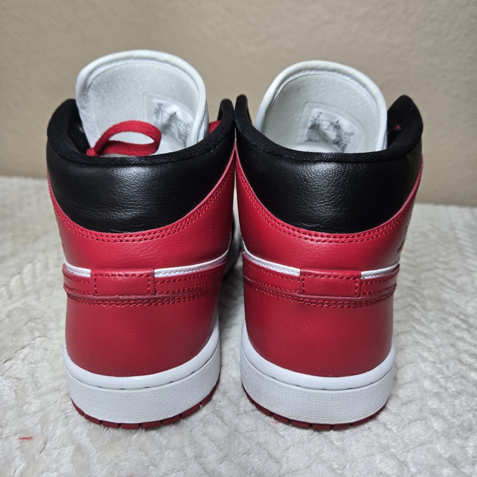 Nike Air Jordan Womens Air Jordan 1 Mid Alternate Bred Toe BQ6472-079 Size 9 thumbnail 4