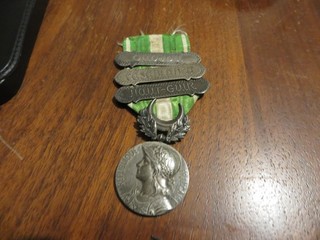 BELLE Médaille commémorative du MAROC avec BARRETTES OUJDA CASABLANCA HAUT GUIR