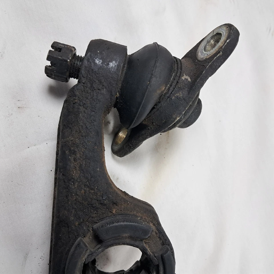 Brazo de control inferior delantero derecho pasajero 48620-32040 Toyota Camry / Lexus ES250 Foto 2 de 4