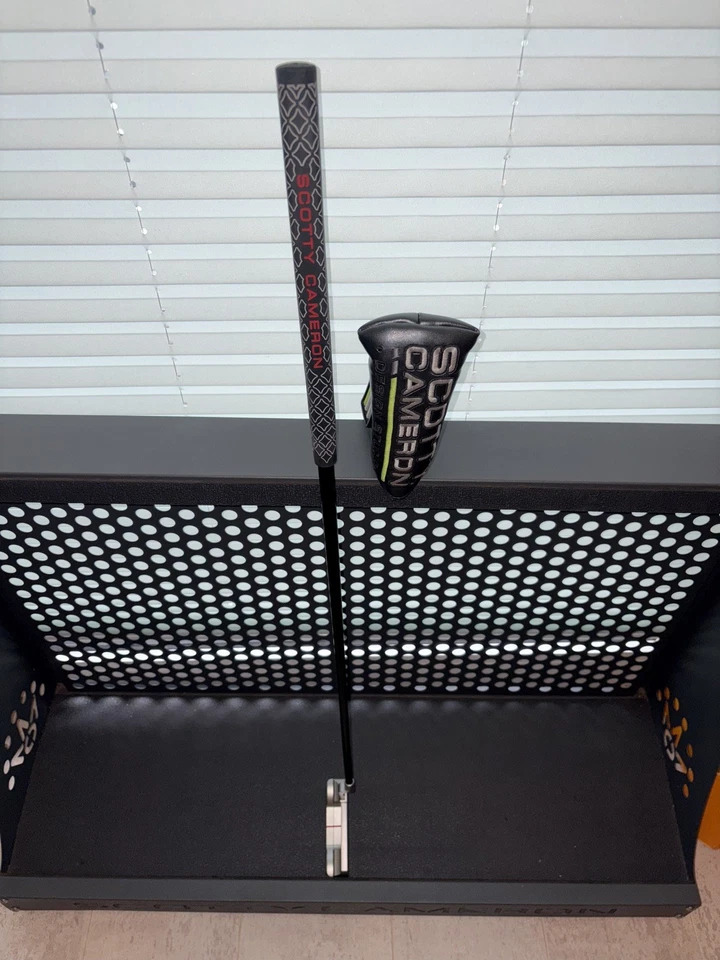 Scotty Cameron Super Select Newport Putter + Club Cameron + Black Shaft - Image 4 of 4