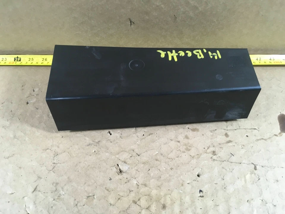 Volkswagen Beetle 2012-2018 ventilación de aire central trasera con conjunto de guía de aire OEM. Foto 2 de 4