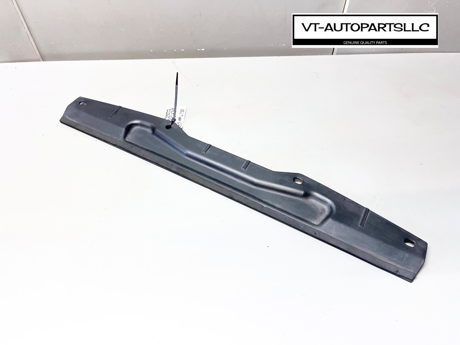 ⭐️2014 - 2016 MASERATI QUATTROPORTE FRONT RADIATOR AIR DUCT SHIELD OEM 670009288