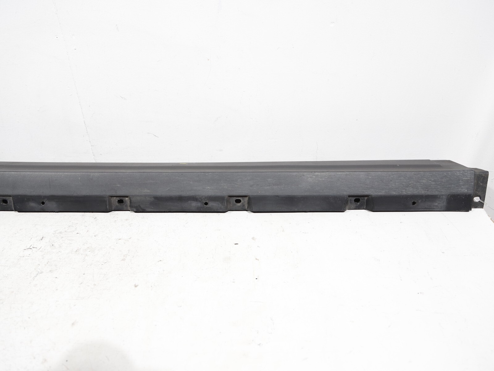 2017-2022 MASERATI LEVANTE LEFT SIDE SKIRT ROCKER MOULDING OEM 670040336 NOTE*