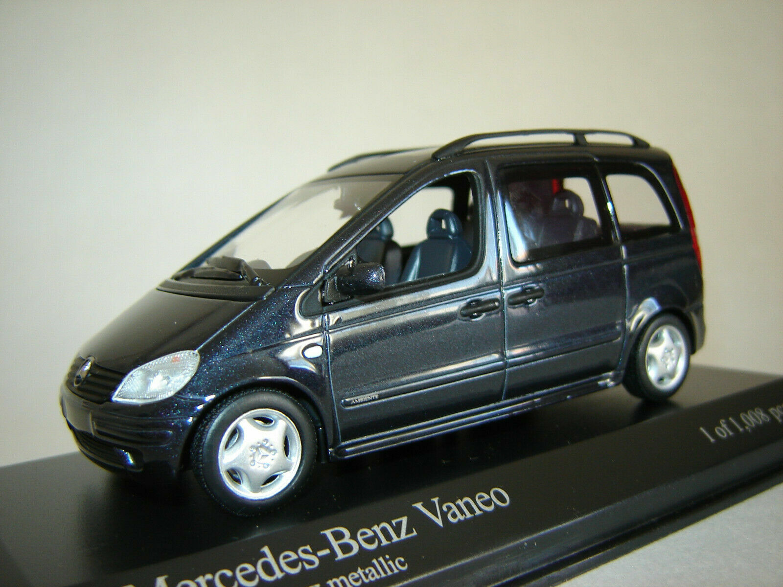 Mercedes Vaneo W414 Minichamps 2002 idée cadeau idéal collectionneur 1:43