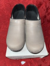 Sanita Clogs Gray Leather Size 39 US 8.5/9