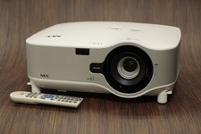 NEC NP3250W WXGA 4000 Lumen HD LCD Projector - w/Remote - Barely used 