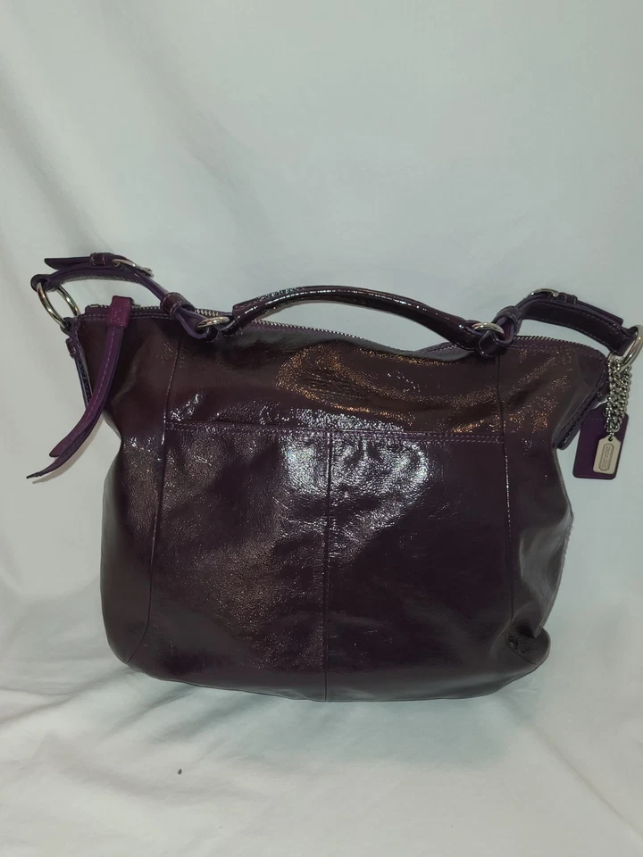 Bolso de Hombro Hobo Grande COACH Soho Ciruela Oscura Charol Bolsillo Frontal Foto 2 de 4
