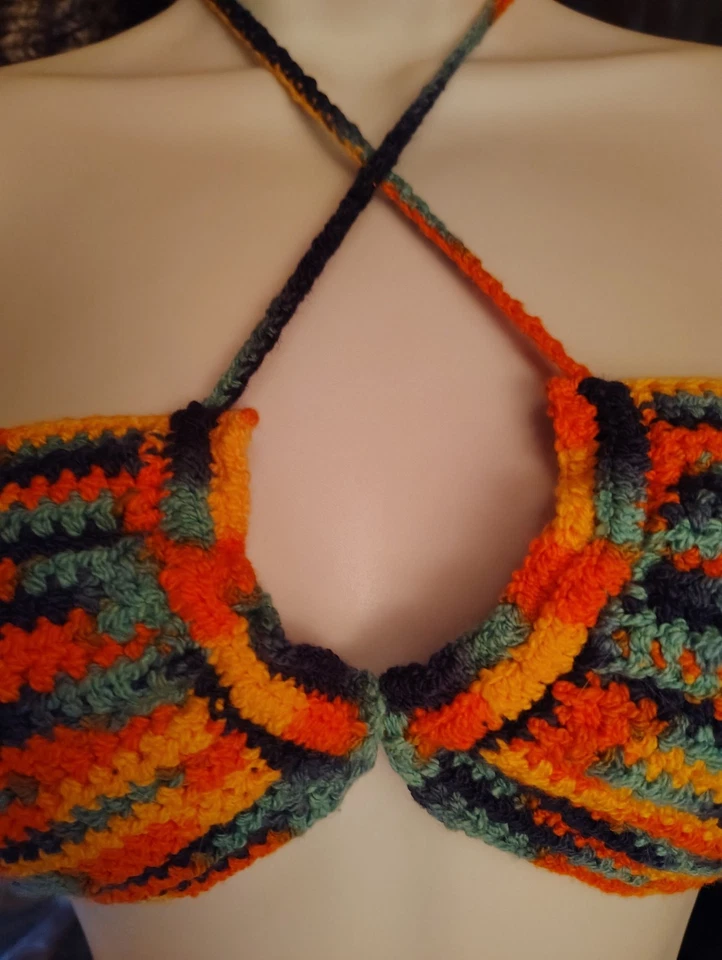 WOW! Bonito top de bikini/alter de ganchillo elástico hecho a mano para talla M a M|L Foto 2 de 4
