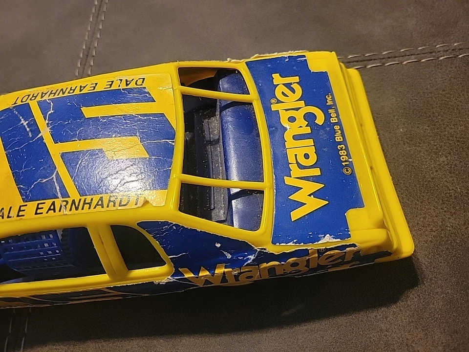 Coche de juguete de plástico Ertl 1983 Dale Earnhardt Foto 3 de 4
