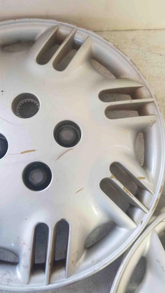 96 - 99 SATURN SL1 SC1 tampa de roda 14" 21 raios conjunto de 4 algumas marcas e arranhões - Imagem 4 de 4