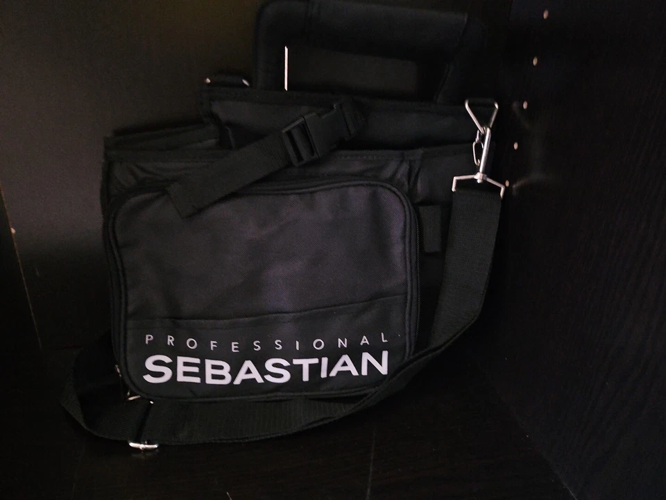 Bolso de Cosmetología Profesional para el Cuidado del Cabello Sebastian Negro con Correa Trl8#22 Foto 2 de 4