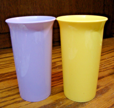 TUPPERWARE NWOT  10.5oz/310ml  Bell Tumblers Set 2) #2874 Spring Colors      AA2