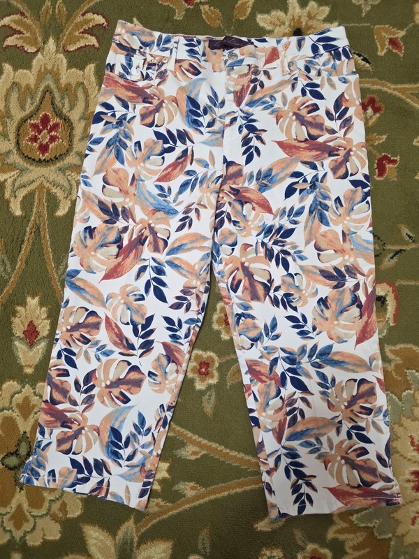 Ladies Sz 8 Printed Capri Jeans MUST SEE!!
