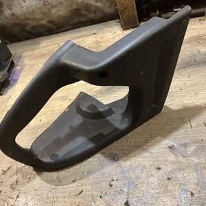 Griffteil aus einer McCulloch MAC838 Kettensäge (11)