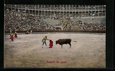 Ansichtskarte Suerto de capa, Stierkampf, Torero mit rotem Tuch, Matador 