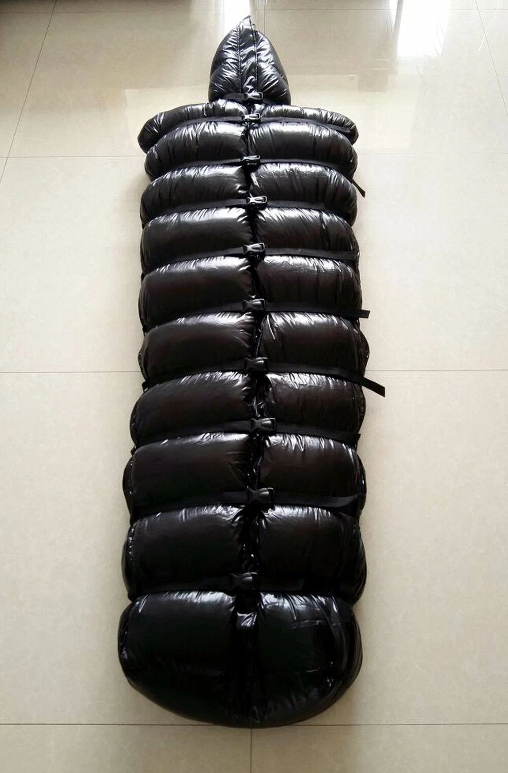 Shiny wet-look nylon sleeping bag mummy down sleeping bags warm Schlafsäcke new
Opens in a new windo