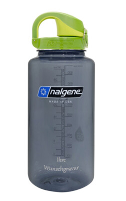 Nalgene Trinkflasche 'OTF Sustain' - 1 L grau, Deckel grün, mit Namensgravur
