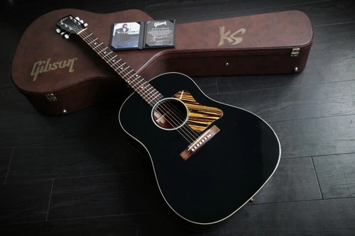 Gibson Kazuyoshi Saito J-35 Ebony Black with Hard case acoustic guitar