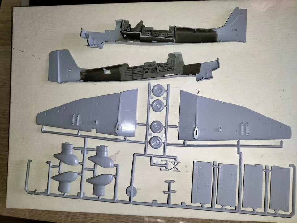 1/48 JUNKERS JU-87 B STUKA + PERSONNEL (AIRFIX/ICM) STARTED W/EXTRA PARTS - Immagine 2 di 4