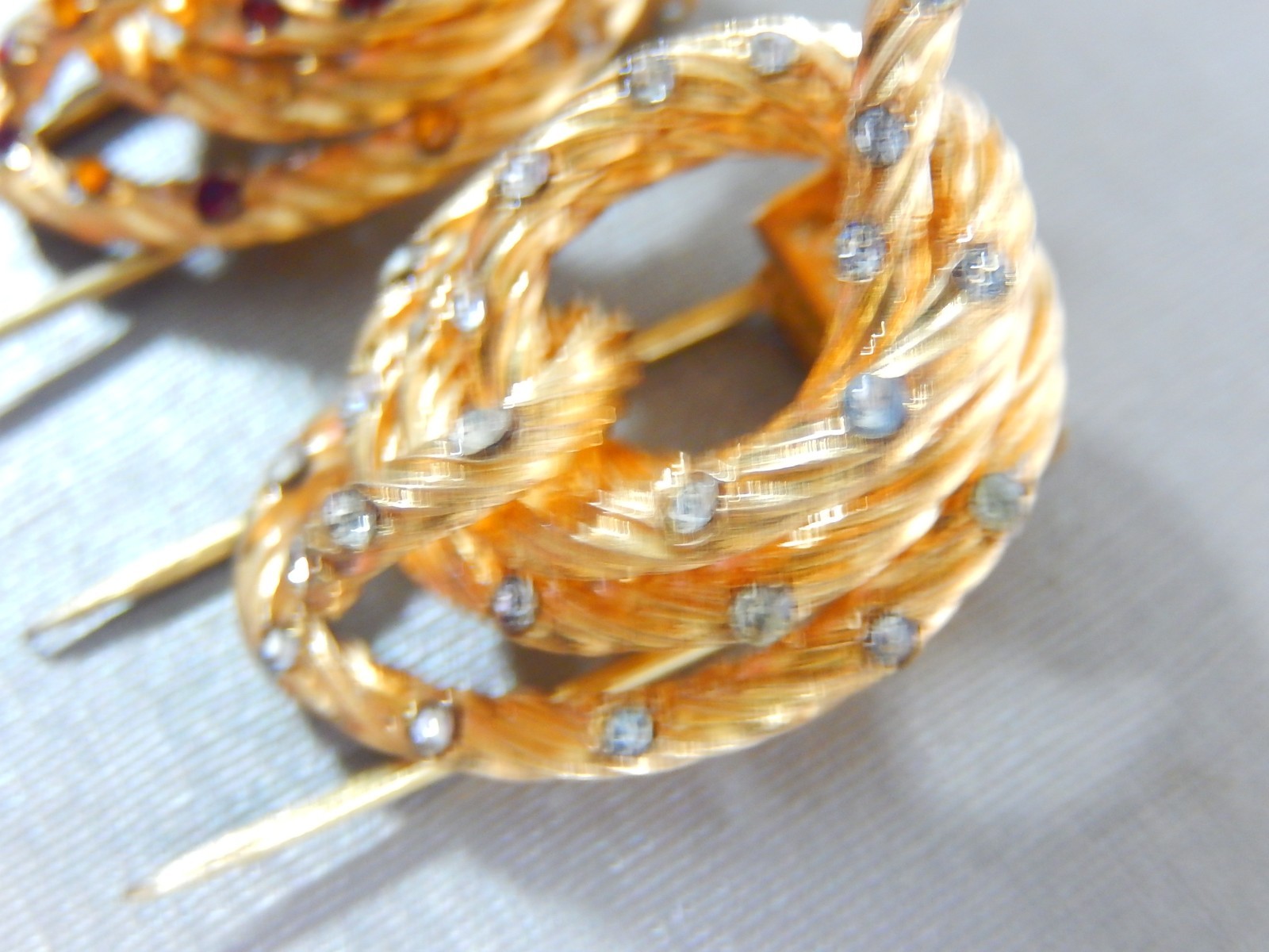 VINTAGE DEPOSE ROGER JEAN-PIERRE FRENCH RHINESTONE PAIR KNOT FUR PINS CLIPS