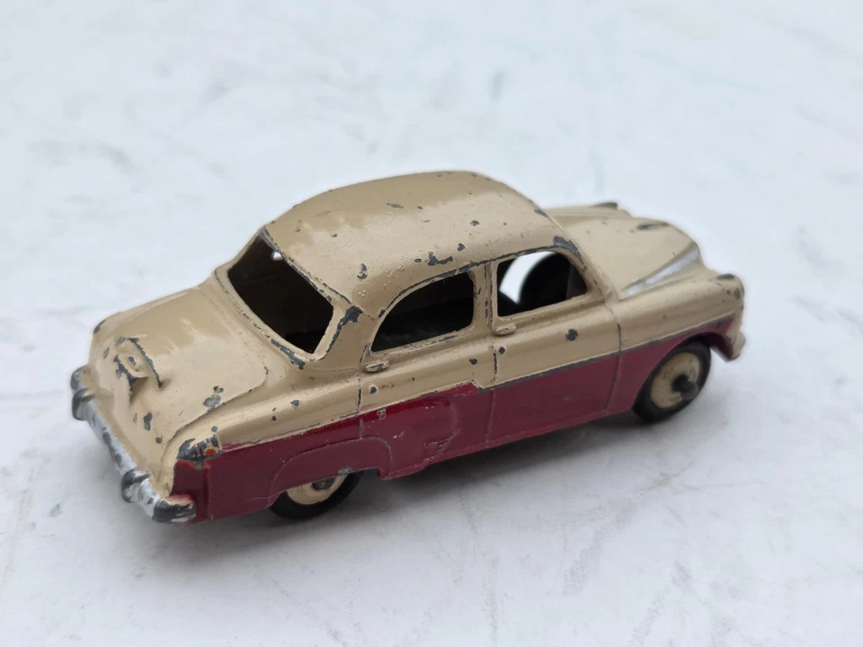 DINKY TOYS #164 - VAUXHALL CRESTA - BURGUNDY & CREAM - Image 2 of 3