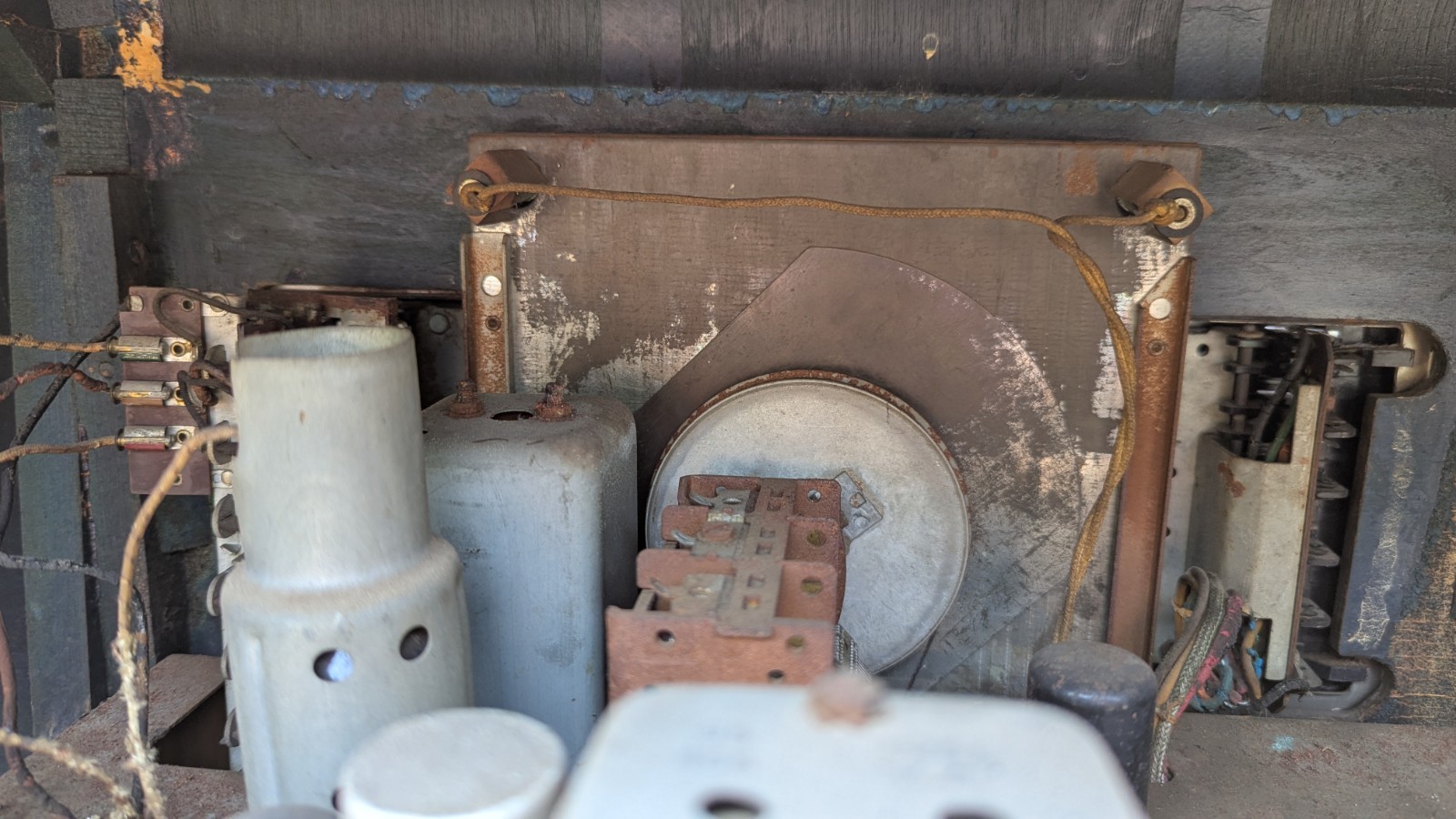 Vintage 1942 Zenith 10-S-669 Console Tube radio Works Rare!!