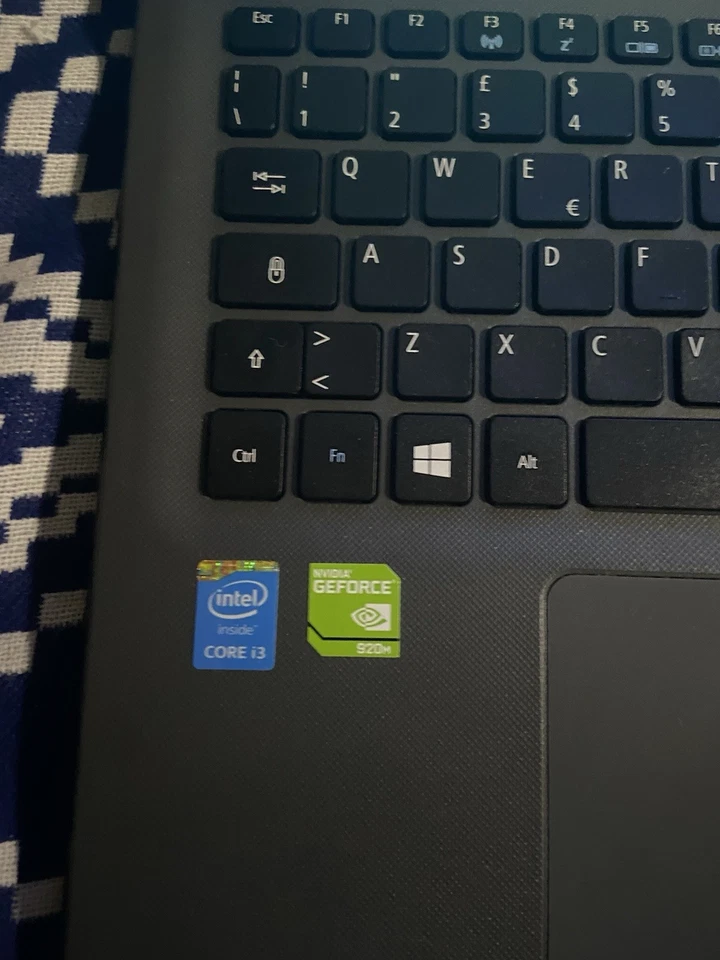 Acer Aspire E15  15,6"/ Intel Core i3 / 4GB RAM ,500GB SSD, NVIDIA 920m - Immagine 3 di 4