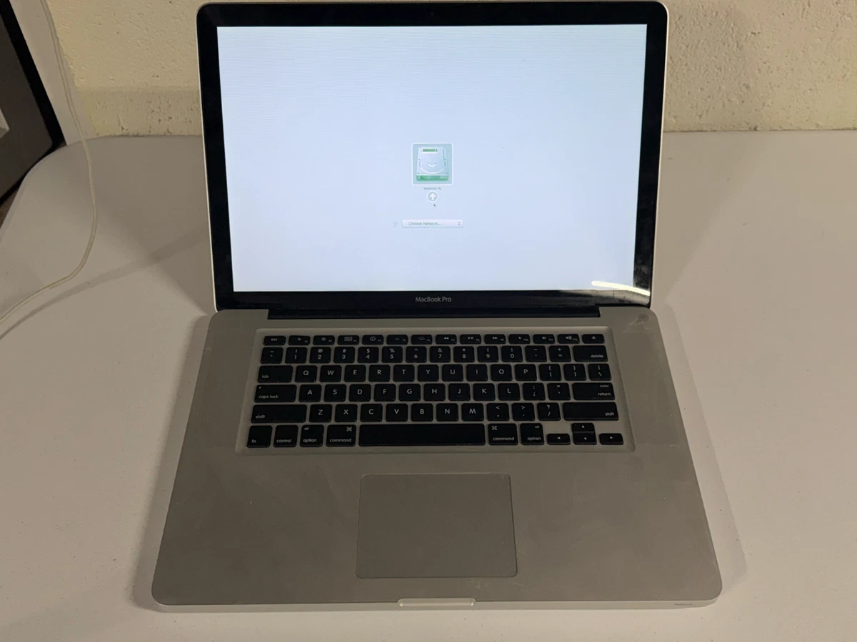 MacBook Pro 15" 2011 – Core I7 2GHz – 4Go RAM – 320Go HDD – Clavier QWERTY – Argent