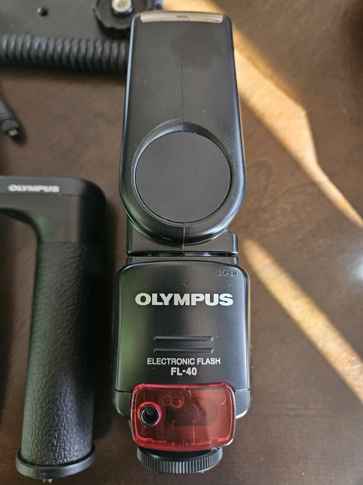 Olympus FL-40 Electronic flash with Fl-BK01 camera mount - Image 3 of 4