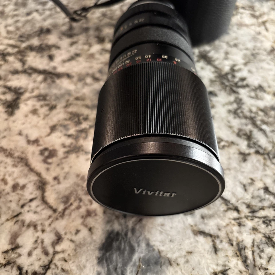  Vivitar 200mm f/3.5 Auto Telephoto Focus Lens with Rear/front Cap with case  - Image 3 of 4