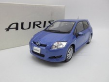 Minicar 1/24 Toyota prima generazione AURIS campione colore viola metallizzato
