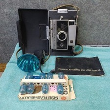 Vintage Polaroid Automatic 250 Land Camera w/Flash and Bulbs Untested