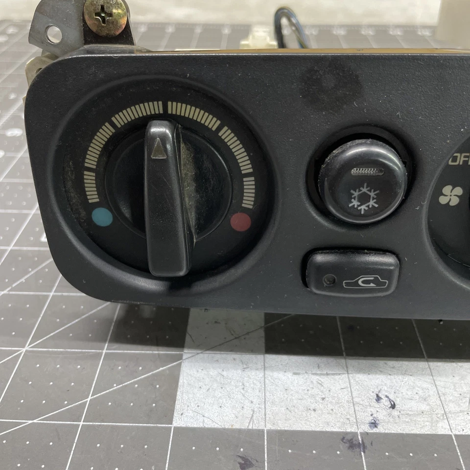 1999 2004 Mitsubishi Montero Sport OEM Climate Control AC Heat Defrost - Image 4 of 4