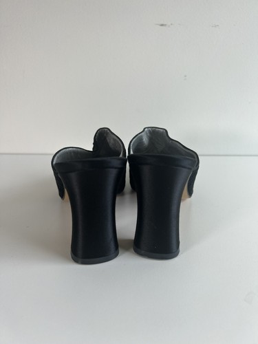 Vera Wang Black Velvet Fabric Leather Sole Slip On Mules Scroll Design Size 7.5 - Picture 4 of 12