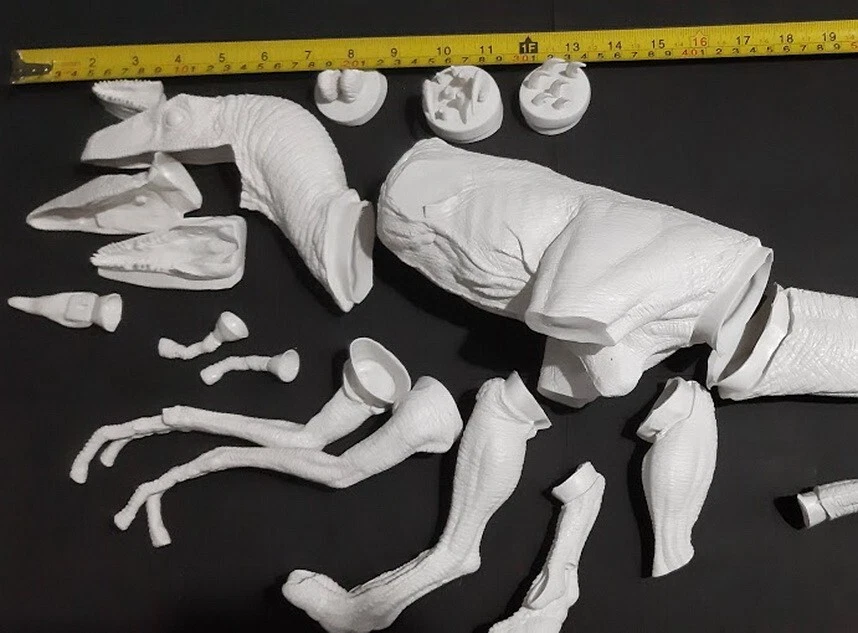 13" tall x 30" Long Big Velociraptor Dinosaur Unbuilt Vinyl Model Kit none scale - Image 3 of 3