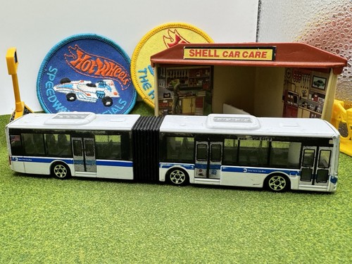 Daron MTA New York City Bus 16" Articulated Bus Realtoy NYC 1/64