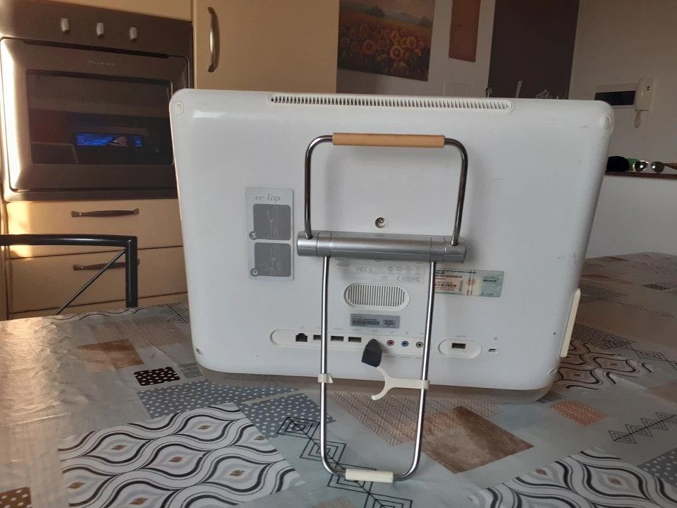 ASUS EEE TOP PC  all-in-one Et  1602 Ram 1 GB HDD 160 GB - Immagine 2 di 3