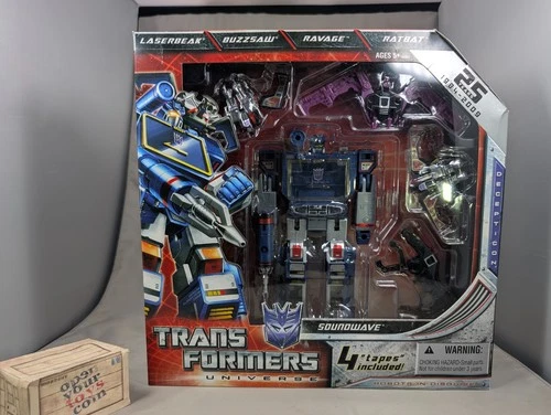 Brand New SDCC 2009 Transformers Universe 25th Anniversary G1 Soundwave Figure