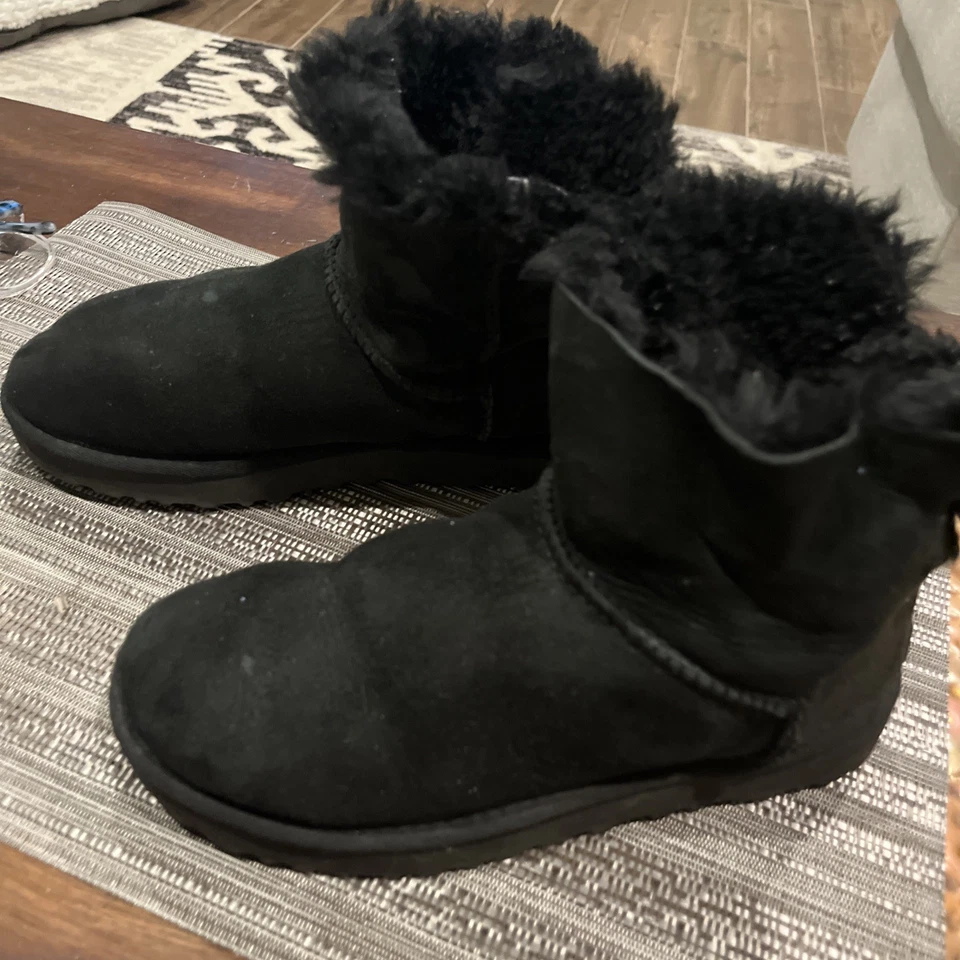 UGG Australia Boots Womens 8 Bailey Bow Short Winter Black Suede Sherpa 1016501 - Image 3 of 4