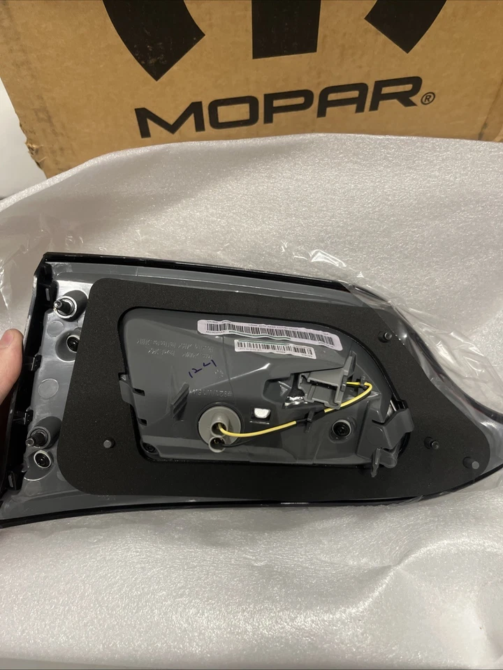 NEW OEM Mopar Driver Side Inner Tail Light 68330345AA Jeep Cherokee 2014-2018 - Image 4 of 4