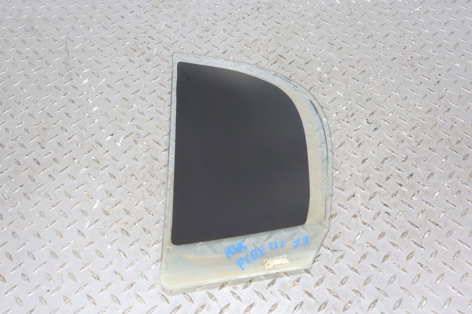 06-12 Bentley Flying Spur Rear Right Vent Window Glass (Self Tint) Delaminated