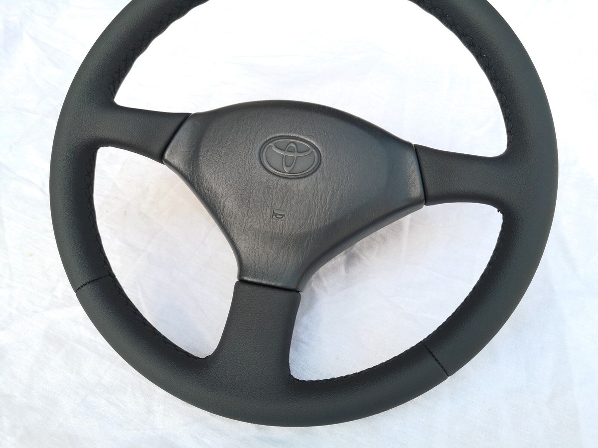 Stina スティナ　M Used MOMO Honda Access F 1 RARE Leather Steering Wheel EE9 EG6